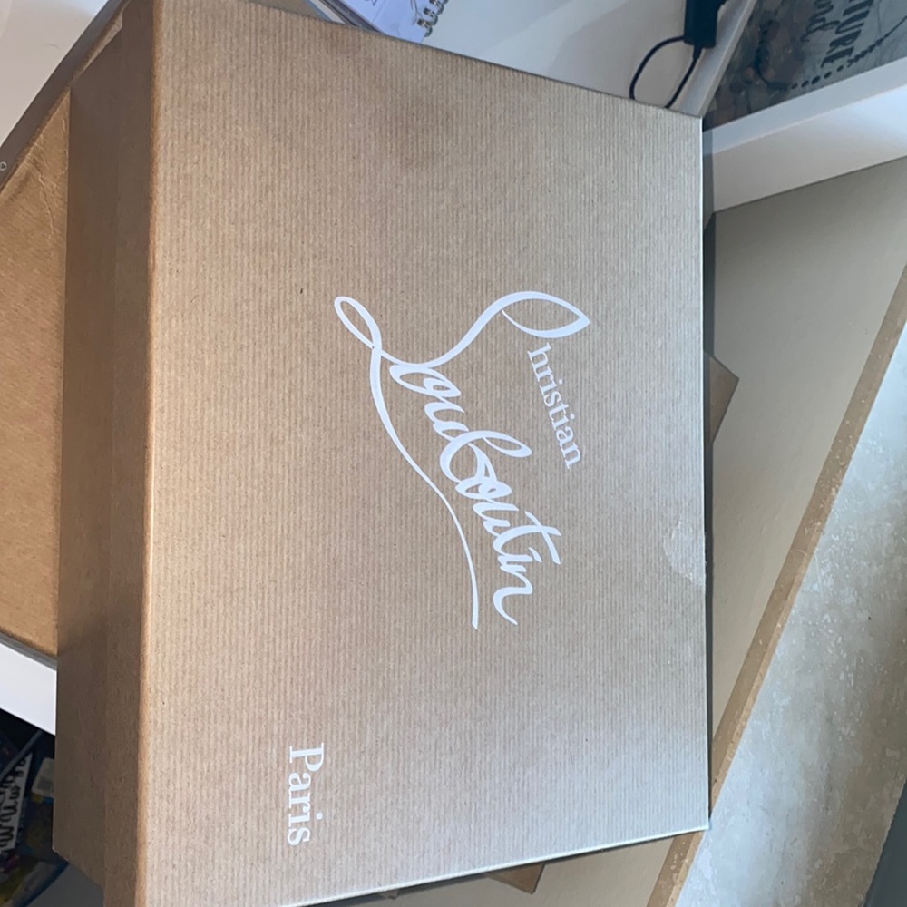 Christian louboutin box with tissue still inside